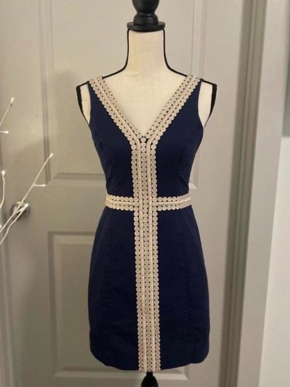 Lilly Pulitzer Bentley Shift Dress Size 00 Navy Blue Gold Lace Trim V-Neck 0096